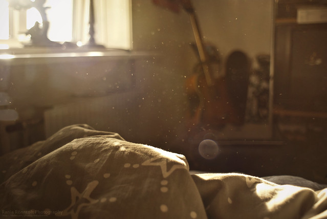 Yelzkizi how to add realistic dust, hair, and surface imperfections in blender to increase scene realism