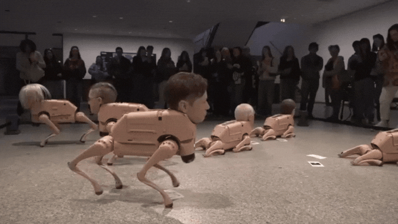 yelzkizi Beeple’s Neue Nationalgalerie Installation: Robot Dogs With Elon Musk and Mark Zuckerberg Heads Take Over Berlin Art Scene