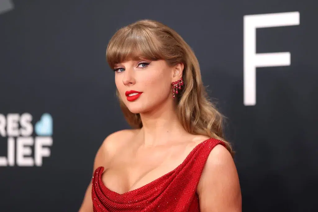 Yelzkizi taylor swift trademark filings explained: why she’s protecting her voice and image