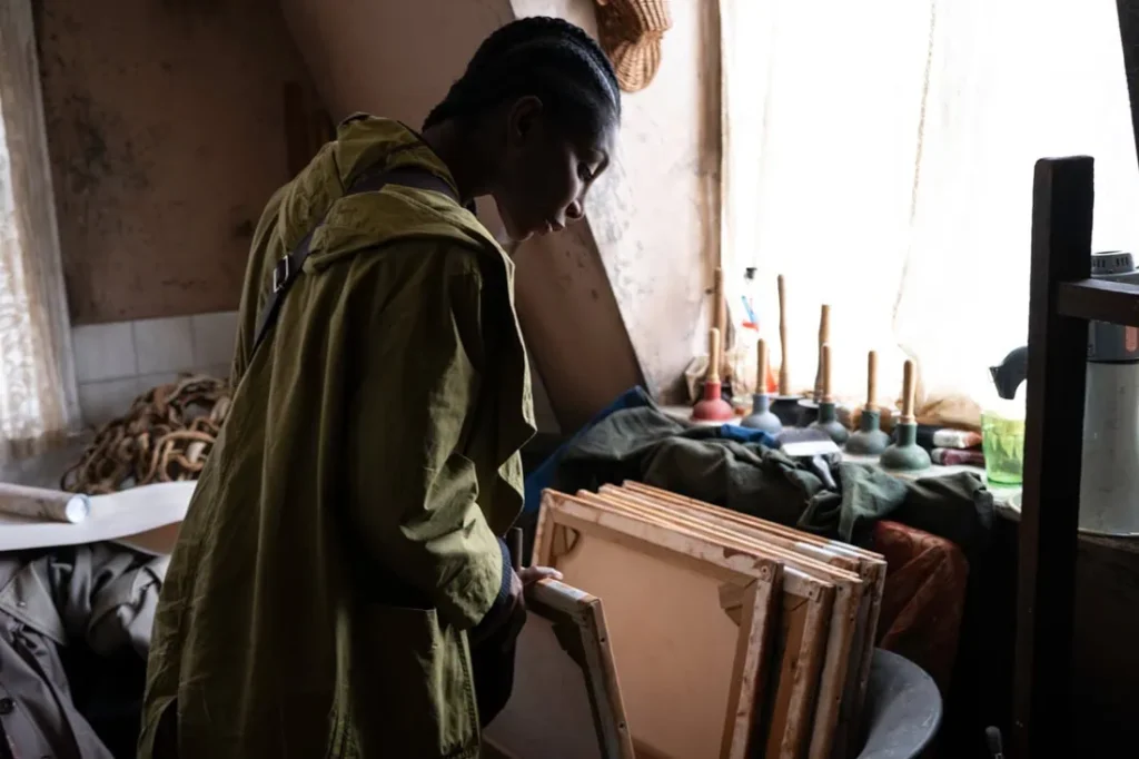 Yelzkizi The Christophers Review (2026): Cast, Plot, Ending Explained & Why Steven Soderbergh’s Art Drama Is a Must-Watch