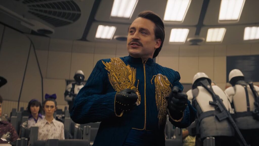 Yelzkizi new footage of the hunger games: sunrise on the reaping reveals first look at kieran culkin as a younger caesar flickerman