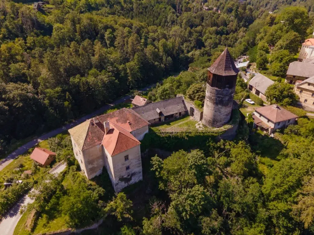 Kingdom come: deliverance developer donation to real-life castle explained